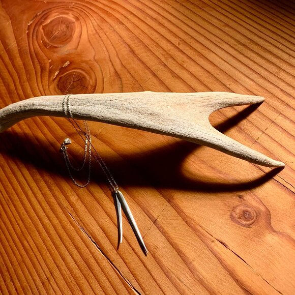 Me & Ro Extra Long Leaf Pendant - Picture 11 of 13